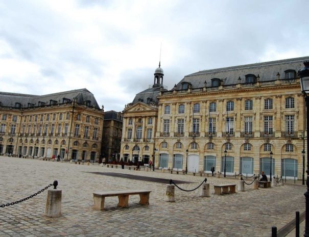 Plaza de la bolsa en la ciudad de Burdeos, Francia
