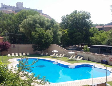 piscina y jardin del hotel Convento de las Claras